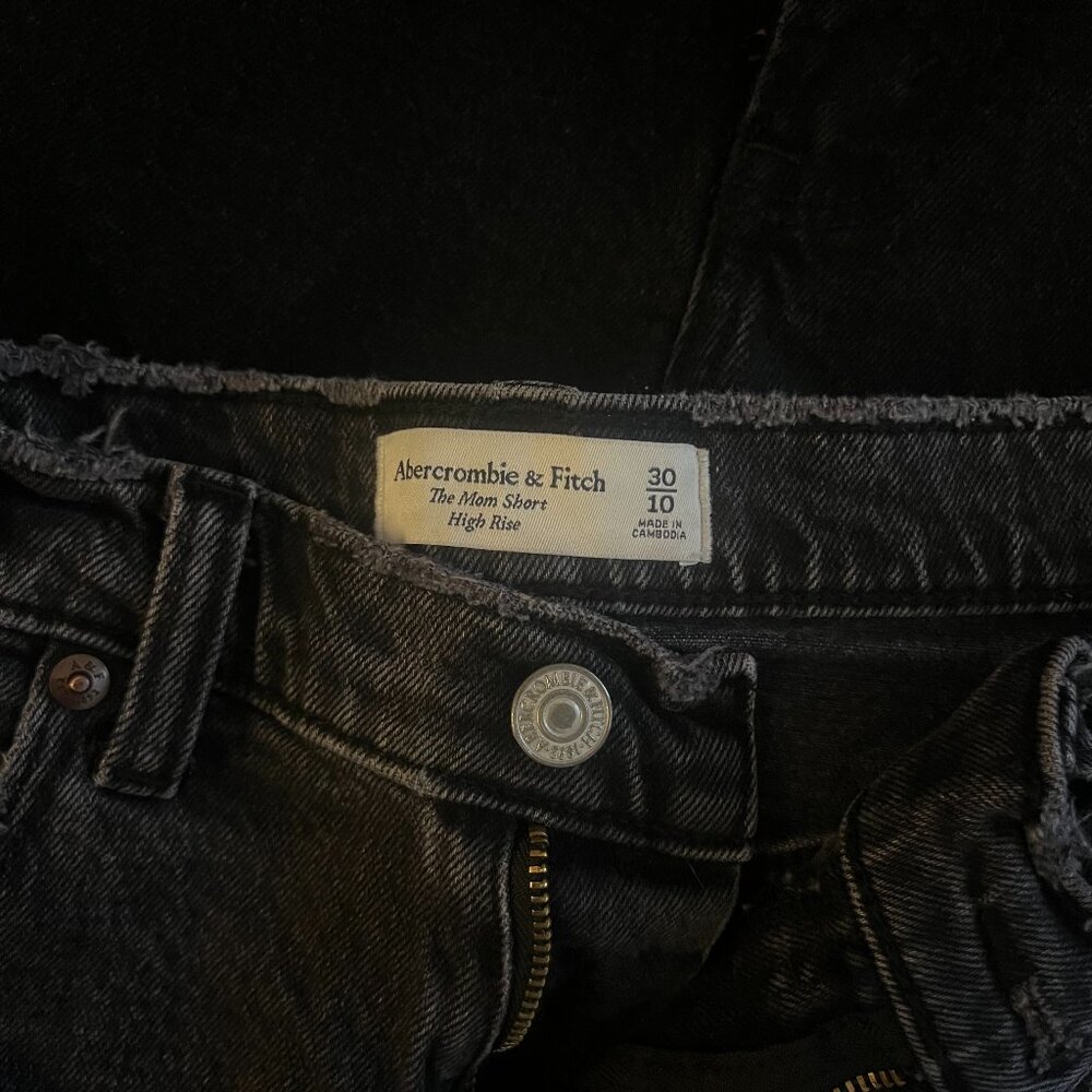 Abercrombie - The Mom Short